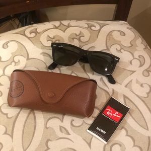 Ray-Ban Wayfarer Sunglasses in Tortoise Shell